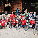 鶴ケ崎区山車保存会の人たちと山神社にて