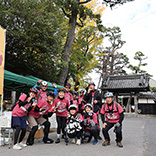 東正寺参道のエードステーション。一度にたくさんのグループが訪れたとか